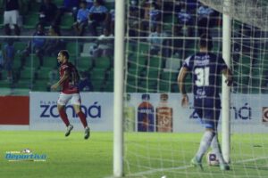 Sanción a Blooming por invasión de un hincha al campo de juego