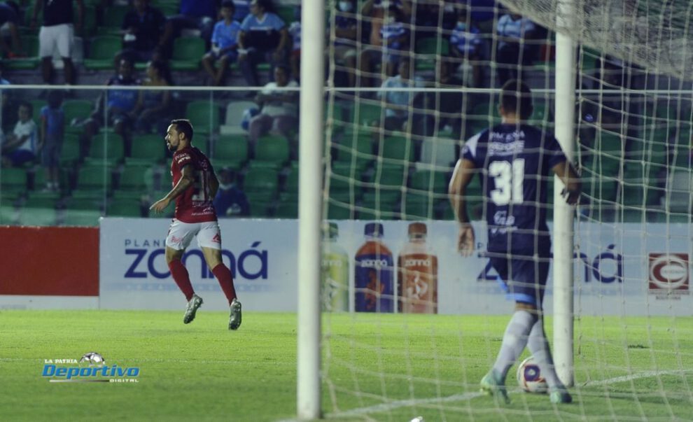 Sanción a Blooming por invasión de un hincha al campo de juego
