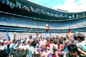 Homenaje a Diego Armando Maradona en el mundo futbolero