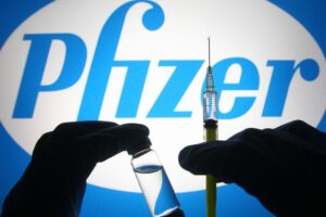 Pfizer denuncia a empleada por robar documentos secretos de vacuna contra el Covid-19