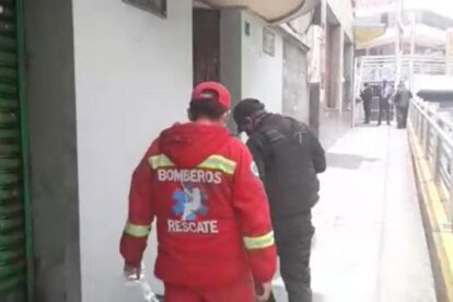 Efectivos policiales en el lugar de la explosión en la CEB