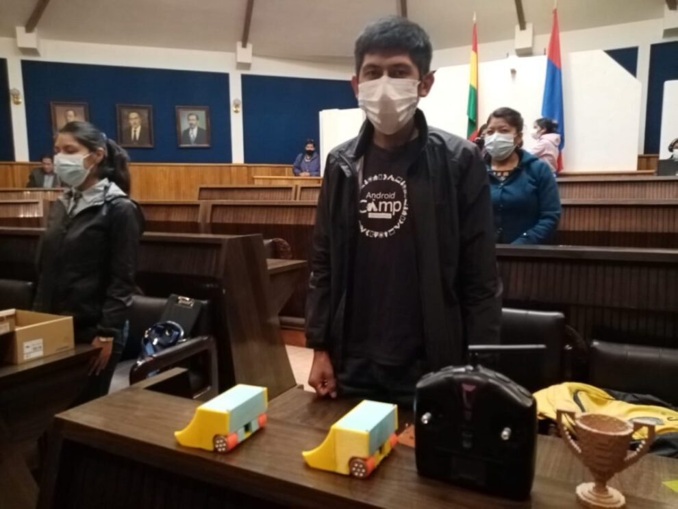 Concurso Internacional de Robótica representado por Víctor Michiga y Laura Misericordia