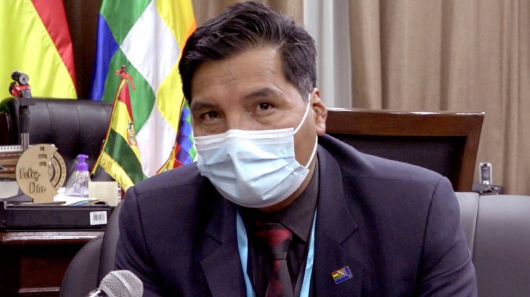 Exministro de Educación Adrián Quelca