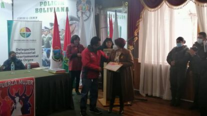 Reconocimiento a personalidades orureñas por su lucha contra la violencia a la mujer