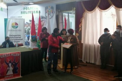 Reconocimiento a personalidades orureñas por su lucha contra la violencia a la mujer
