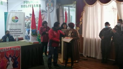 Reconocimiento a personalidades orureñas por su lucha contra la violencia a la mujer