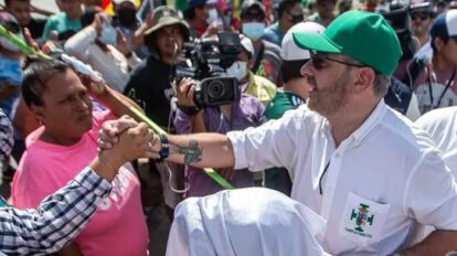 Cívicos en emergencia ante pretensión del gobierno de aprehender a Rómulo Calvo