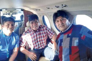 Vuelo chárter de Evo Morales y diputados en Chimoré