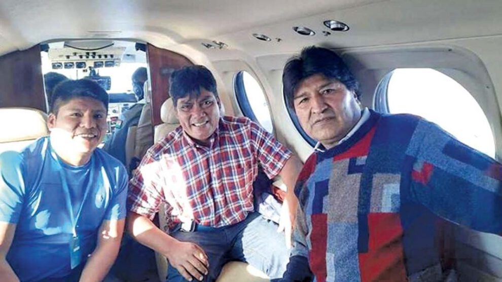 Vuelo chárter de Evo Morales y diputados en Chimoré