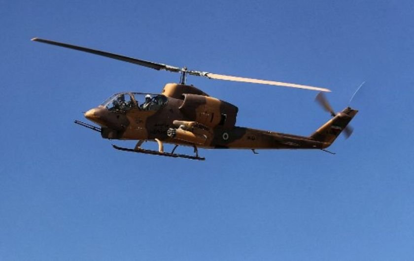 Vista de un helicóptero militar azerbaiyano durante unas maniobras tácticas