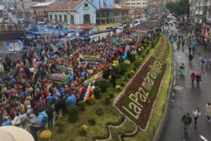 Marcha por la Patria dejó basura y daños en Plaza San Francisco