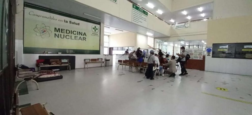 Paro de médicos en Santa Cruz en apoyo a Rómulo Calvo y Fernando Castedo