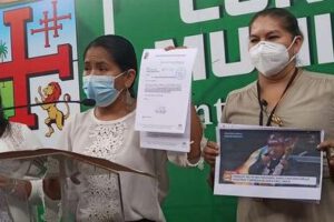 Lola Terrazas presenta resolución en el Concejo Municipal