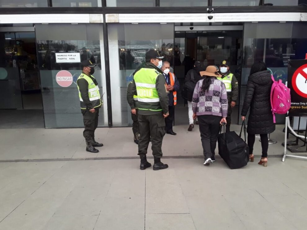 Aeropuertos operan con normalidad en Bolivia según Ministro Montaño