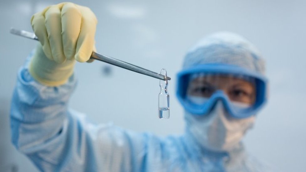 La vacuna que inmuniza contra la variante ómicron podría estar lista en 100 días