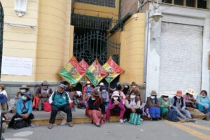 Conflicto Kantuta sobre vendedores ambulantes en la Alcaldía