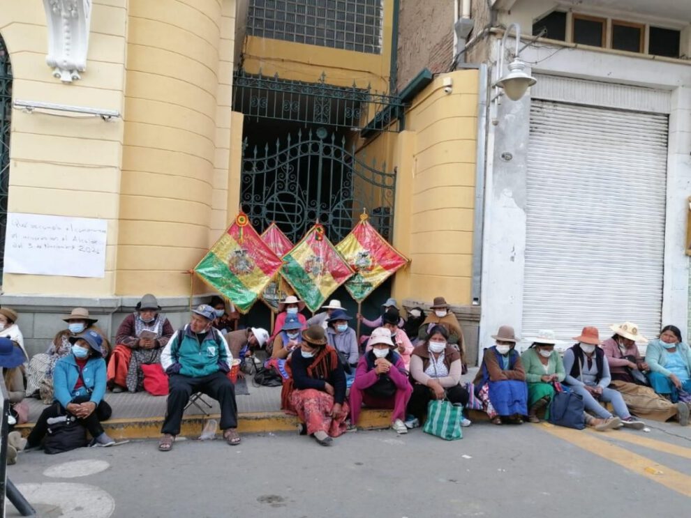 Conflicto Kantuta sobre vendedores ambulantes en la Alcaldía