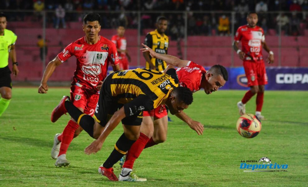 The Strongest se complica en su afán de conquistar el título