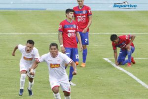 FC Universitario anota el gol de empate en la Copa Simón Bolívar
