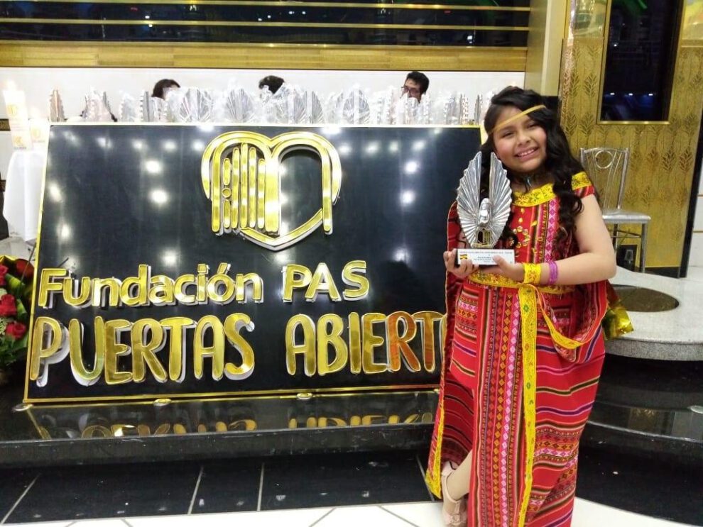 Aylin Bernal galardonada como mejor artista infantil