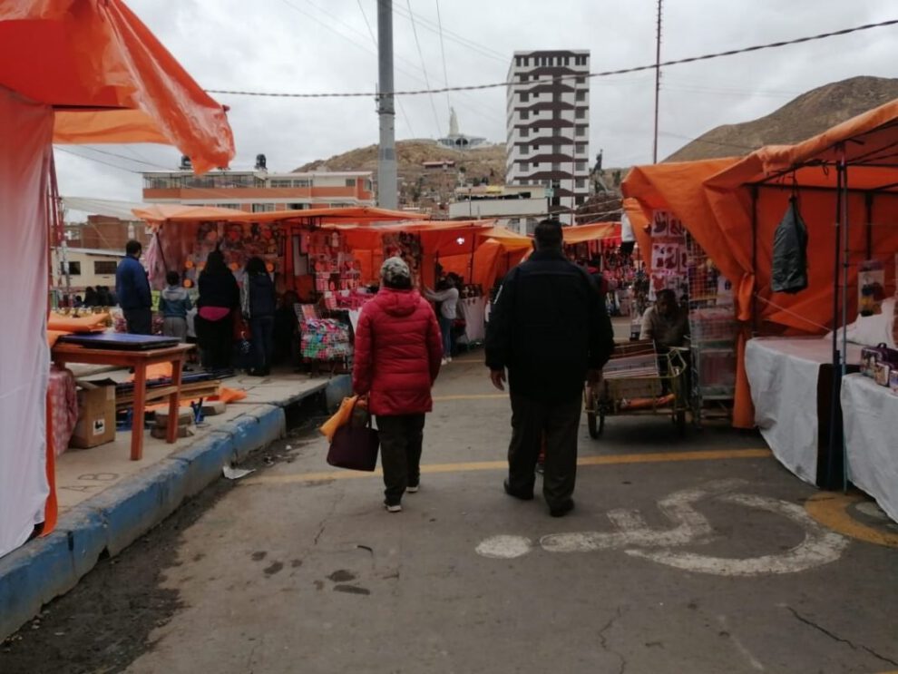 Feria Cultural y Artesanal del Calvario con poca afluencia de público