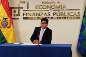 Contrataciones en el extranjero según el Ministro de Economía, Marcelo Montenegro