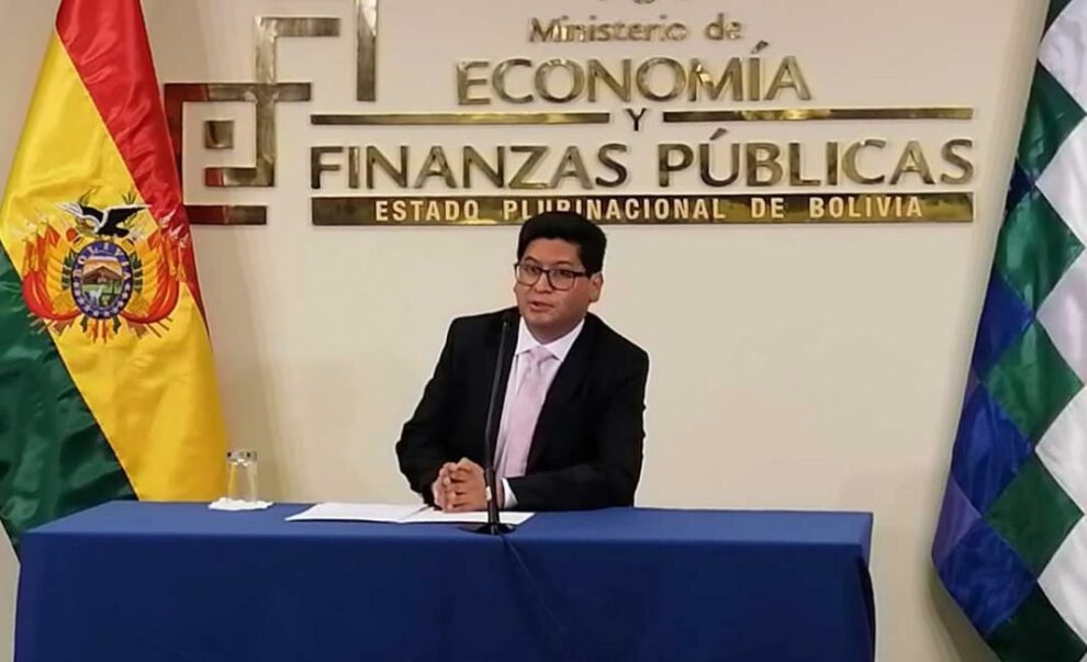 Contrataciones en el extranjero según el Ministro de Economía, Marcelo Montenegro
