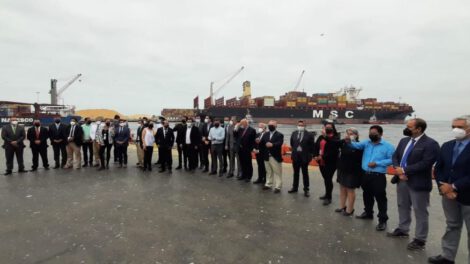 Puerto de Arica recibe al buque MSC Aino