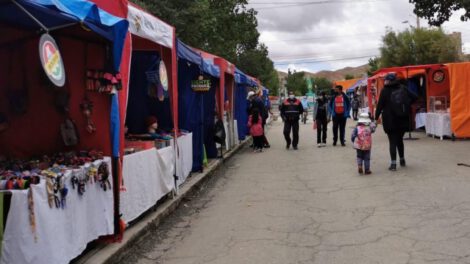 reactivación económica en la feria artesanal Oruro