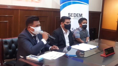Paquete de alimentos a personas con discapacidad en Oruro