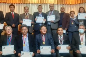 Reconocimiento a personalidades en conmemoración del centenario del primer vuelo de Juan Mendoza