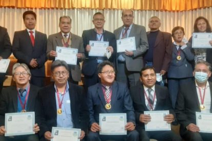 Reconocimiento a personalidades en conmemoración del centenario del primer vuelo de Juan Mendoza