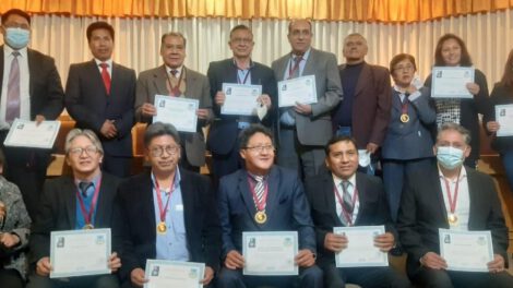 Reconocimiento a personalidades en conmemoración del centenario del primer vuelo de Juan Mendoza
