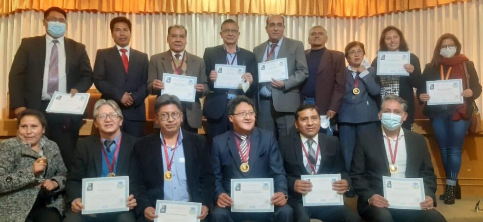Reconocimiento a personalidades en conmemoración del centenario del primer vuelo de Juan Mendoza