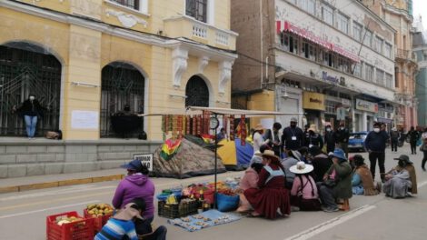 Protesta de los vendedores de la calle 4 en la Plaza Principal
