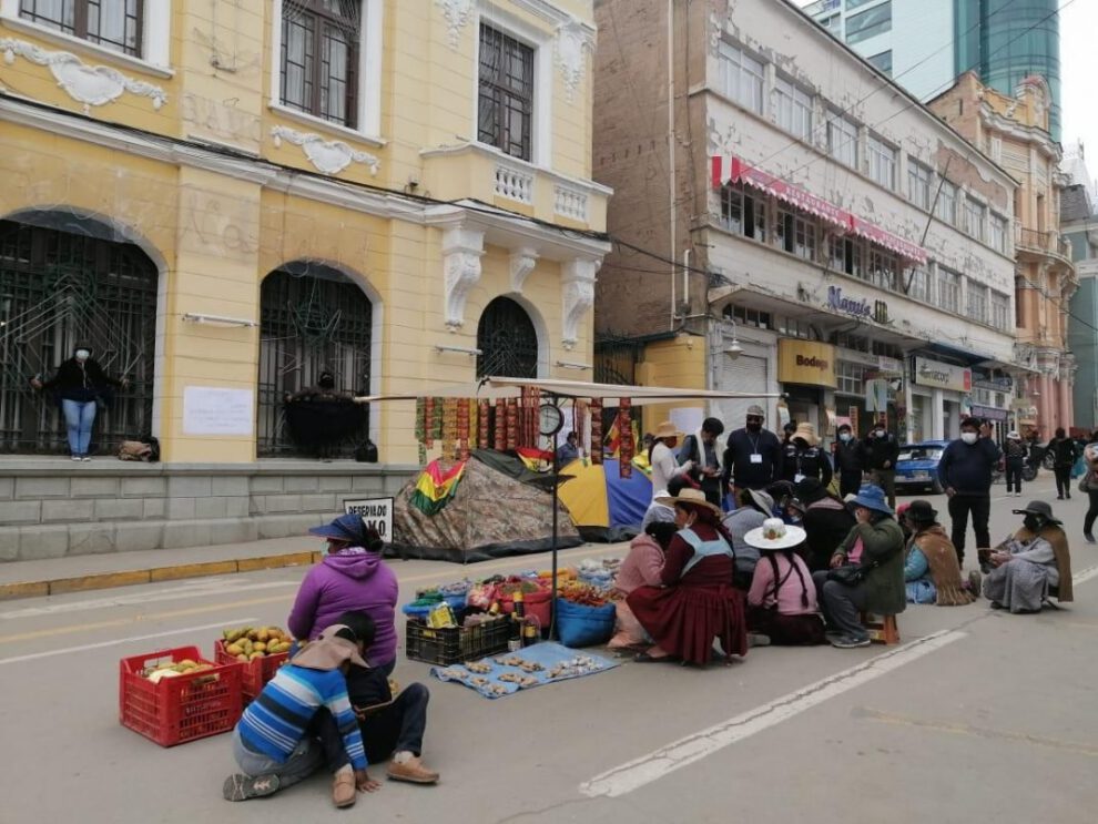 Protesta de los vendedores de la calle 4 en la Plaza Principal