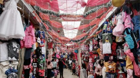 Calle Velasco premiada por su decoración navideña