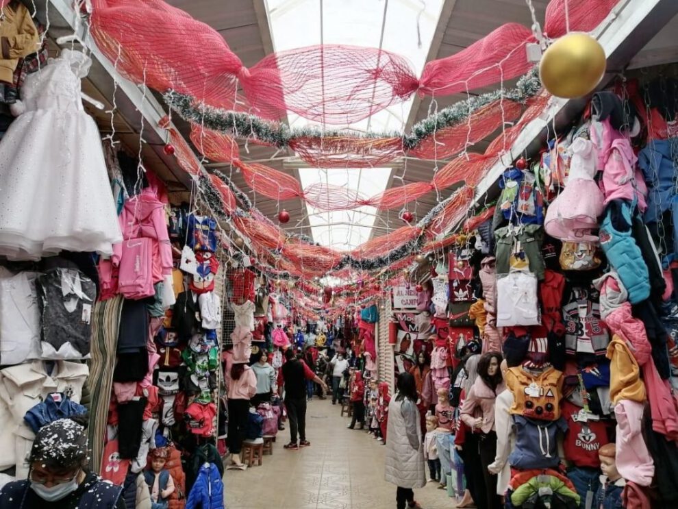 Calle Velasco premiada por su decoración navideña