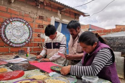 Ricardo Soliz y su repujado en latón