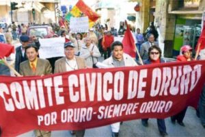 Renuncia de vocales del TED Oruro en movilización