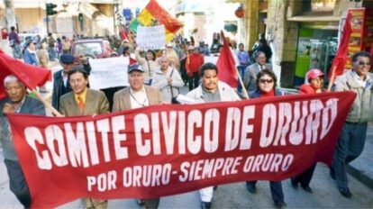 Renuncia de vocales del TED Oruro en movilización
