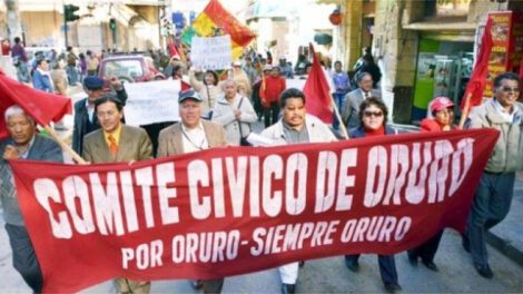Renuncia de vocales del TED Oruro en movilización