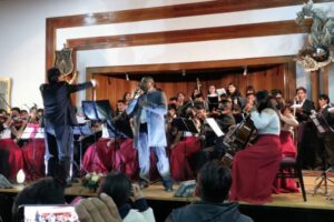 Orquesta Filarmónica de Oruro en su concierto de aniversario