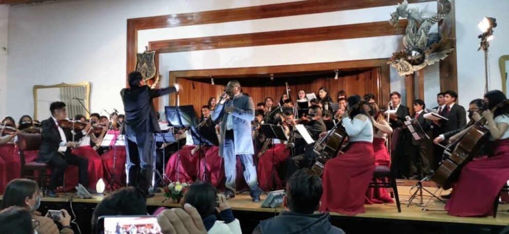 Orquesta Filarmónica de Oruro en su concierto de aniversario