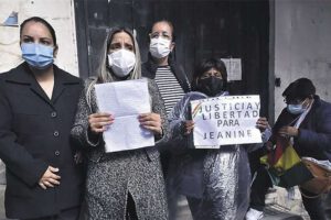 Agresiones a Añez en el penal de Miraflores