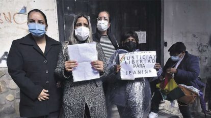 Agresiones a Añez en el penal de Miraflores