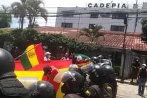 Incidentes en Santa Cruz ante anuncio de la llegada de Evo y Andrónico