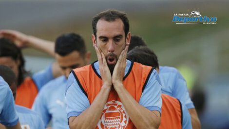 Diego Godín a un paso de quedar fuera del Cagliari italiano