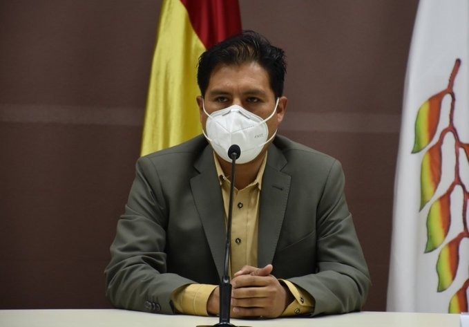Ministro de Salud advierte sobre contratos fantasmas en la CNS