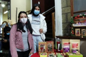 Feria Mondo con productos artesanales